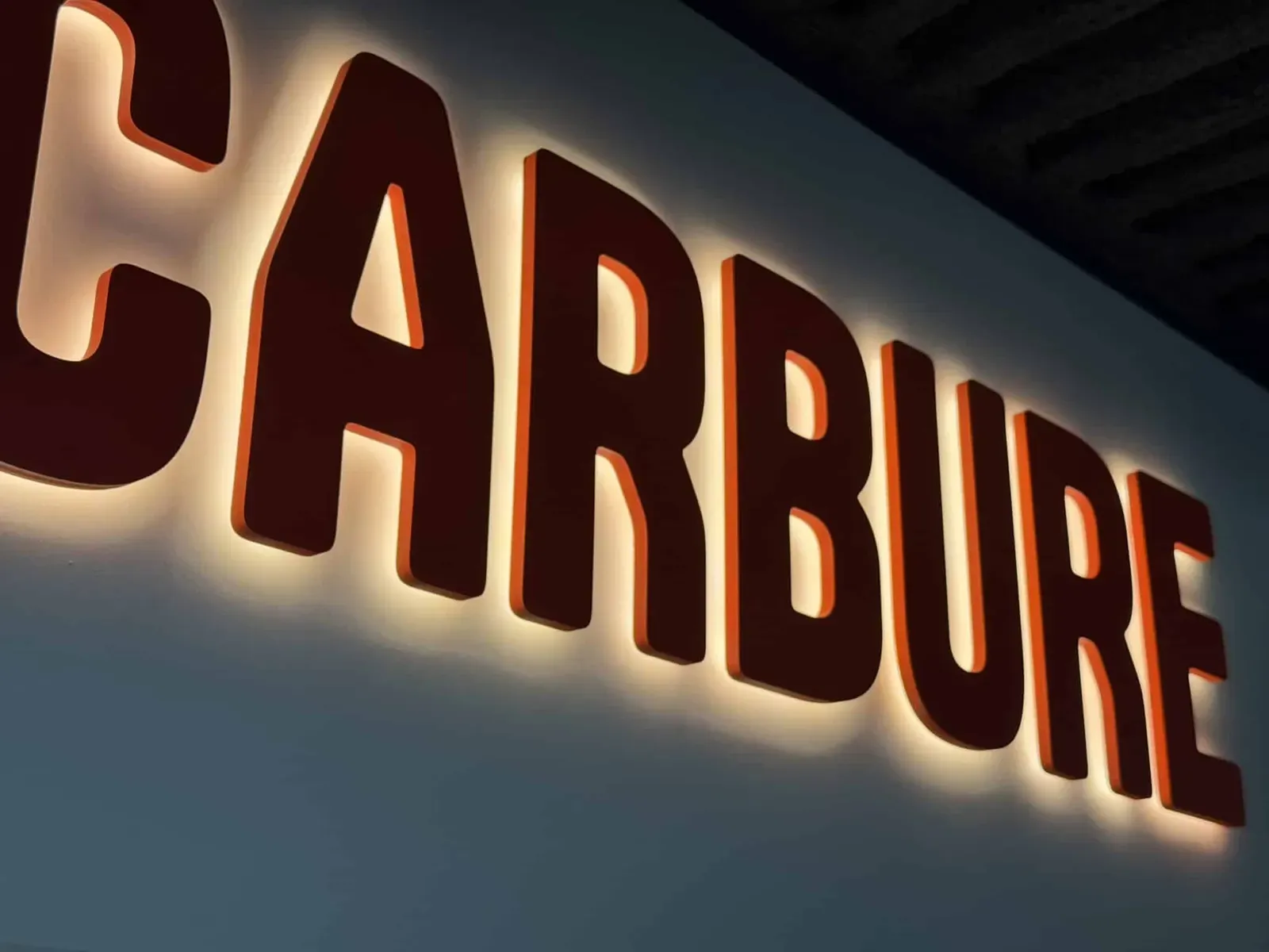 Lettres rétroéclairées : Carbure