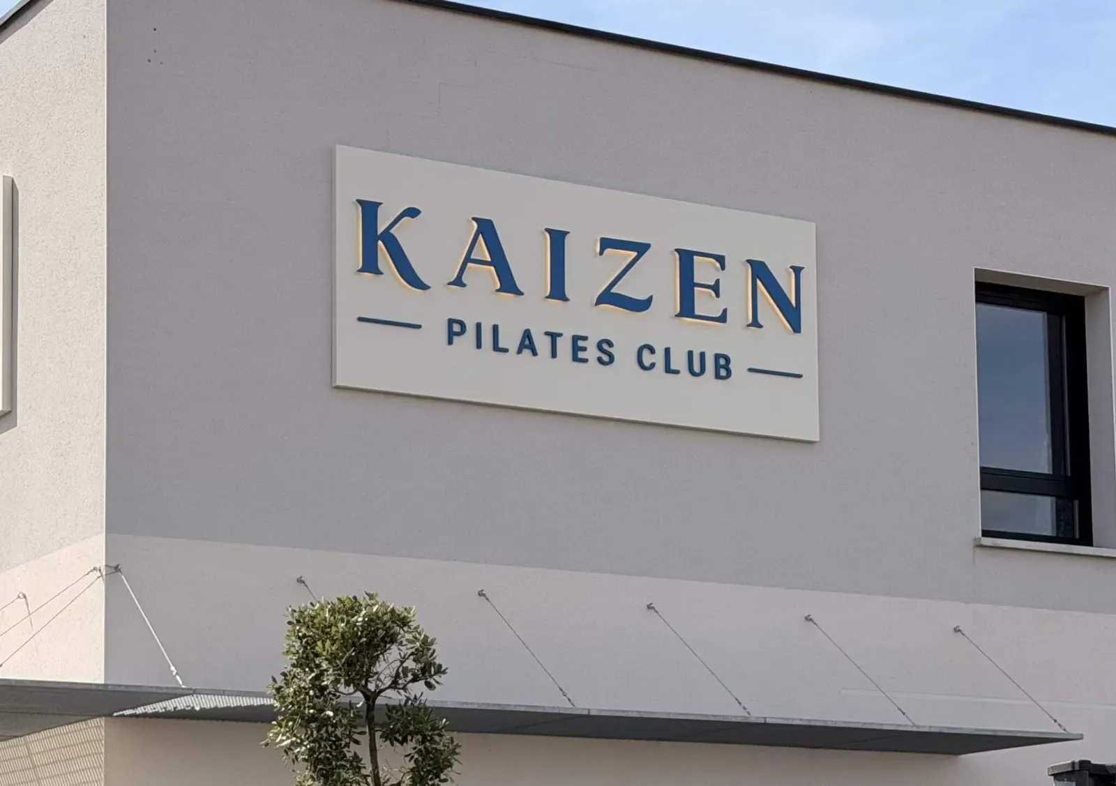 Enseigne sur façade : Kaizen