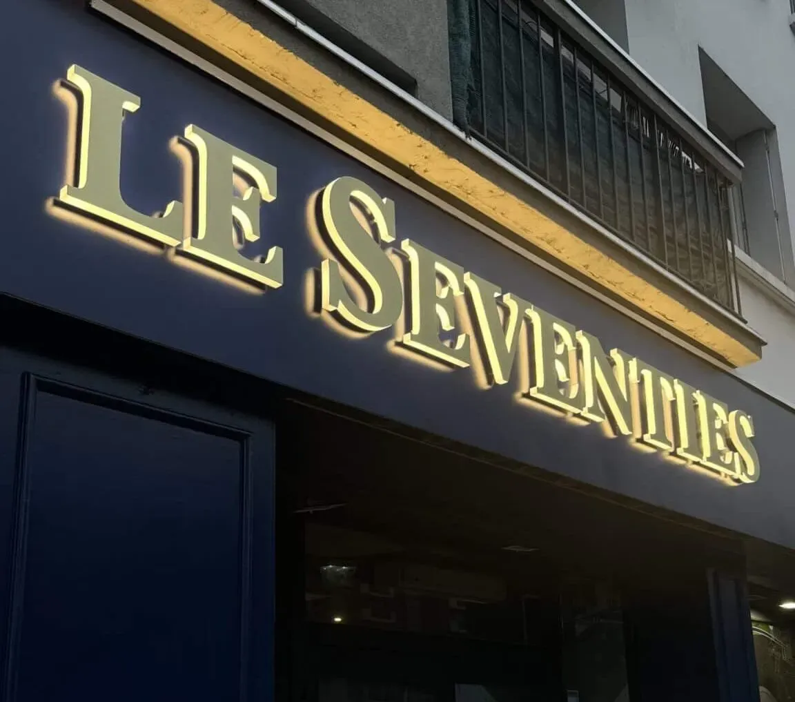 Lettres dorées lumineuses : Le Seventies