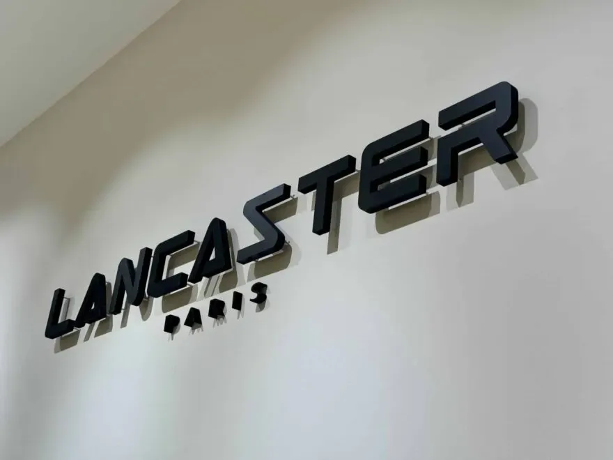 Logo Lancaster en lettres relief
