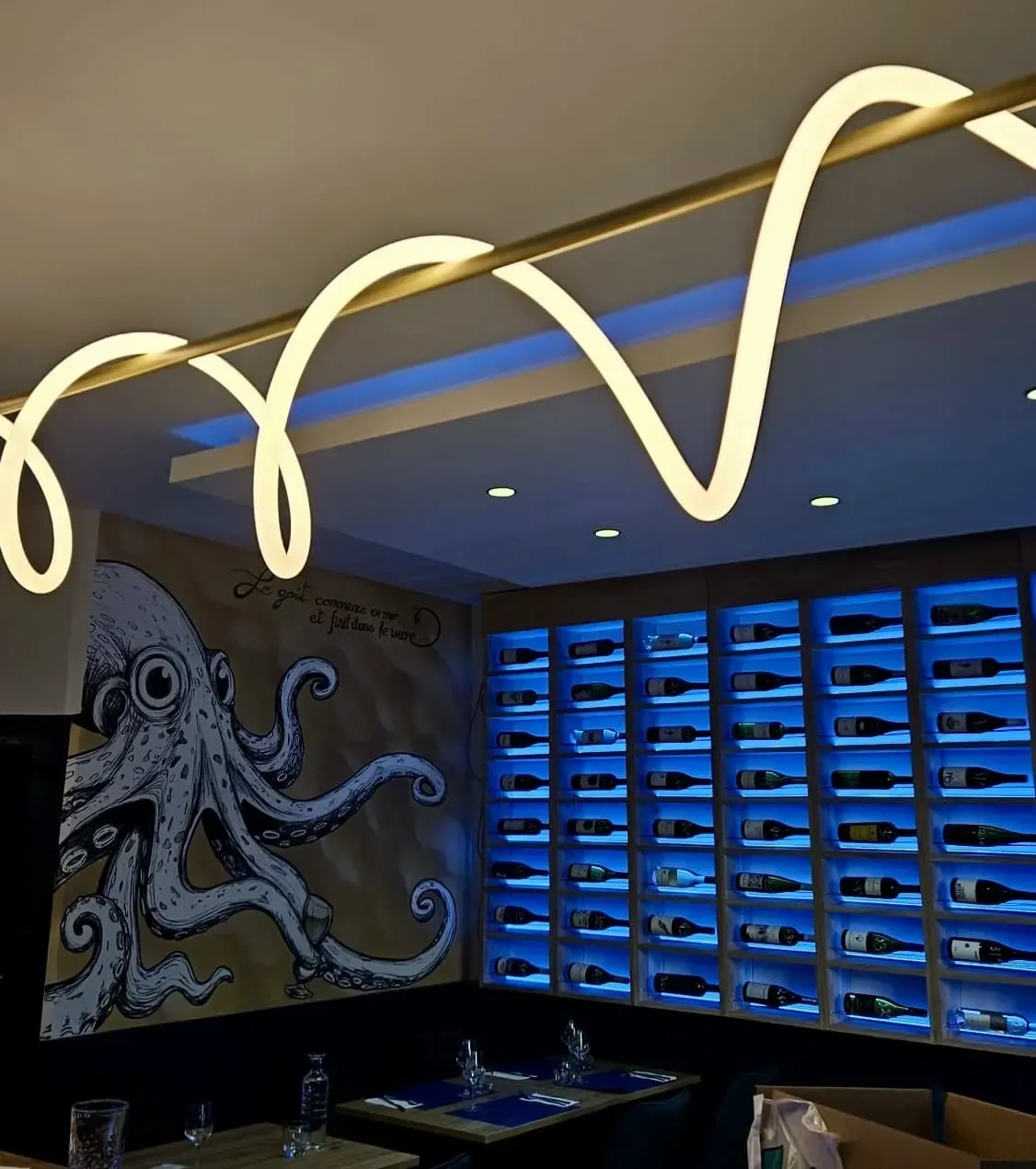 Néon LED décoratif dans un restaurant
